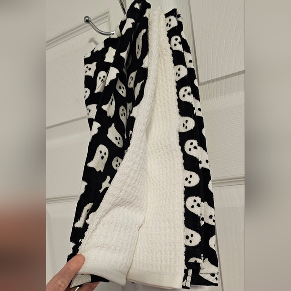 🔥👻 Goblin & Ghoul Viral Black & White Ghost Hand Towels, Set of 3 NWT - Picture 2 of 6